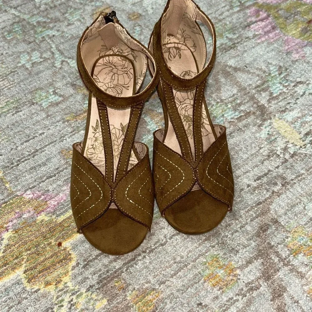 Joyfolie brown dress heels sz 2